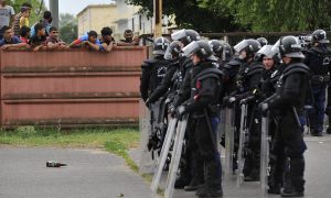 Illegális Bevándorlás Rendbontás A Debreceni Táborban